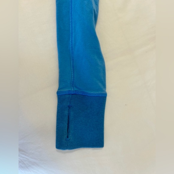 LuluLemon vintage blue scuba - Picture 5 of 6